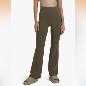 Nwt. Size M. Women's Flared Pants